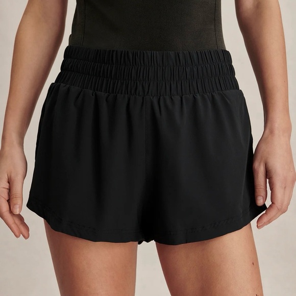 Varley Kallin Running Short 1.5” in Black - Picture 1 of 7